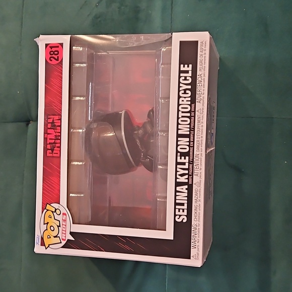 Funko Pop! Rides DC The Batman Selina Kyle on Motorcycle Vinyl Figure 281 Black - Picture 6 of 10